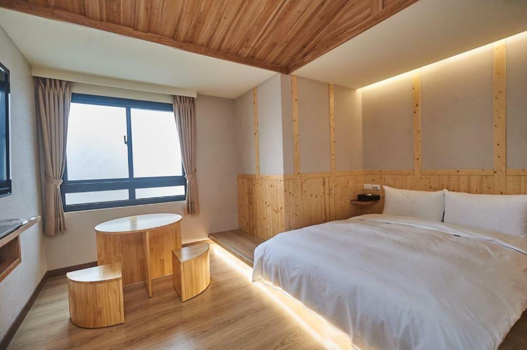 Sung Tai Hotel Kaohsiung Exterior photo